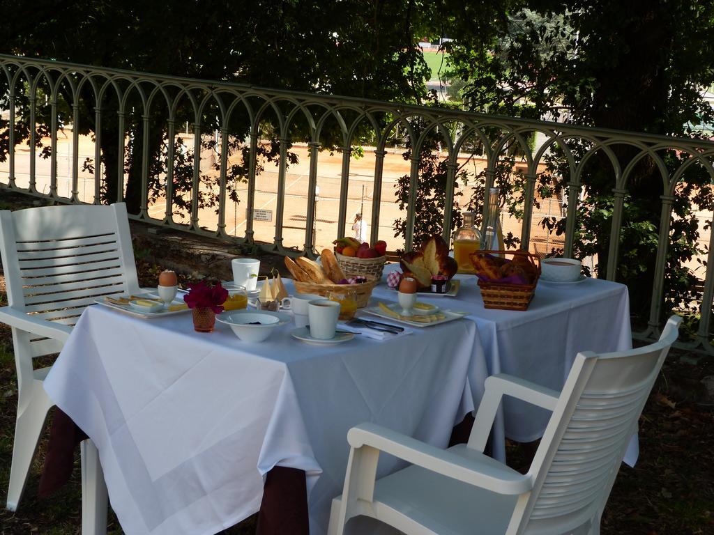 Logis Hotel Restaurant La Tour De Ciron Carmaux Rum bild